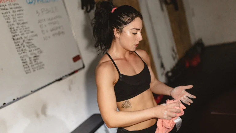 Female athlete struggling with Relative Energy Deficiency in Sport
